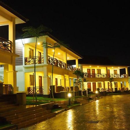 Lotus Seaview Beach Resort, Pengerang Kampung Sungai Rengit Ngoại thất bức ảnh