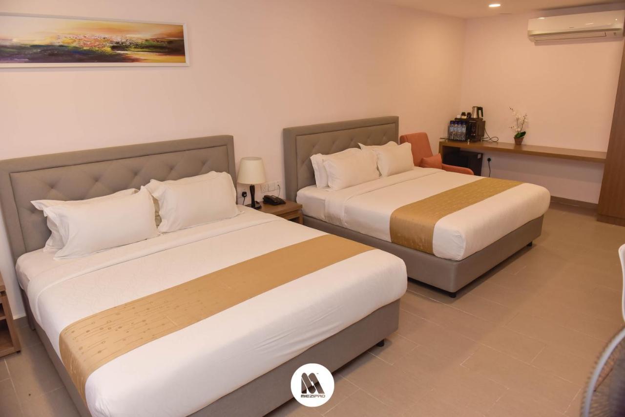 Lotus Seaview Beach Resort, Pengerang Kampung Sungai Rengit Ngoại thất bức ảnh