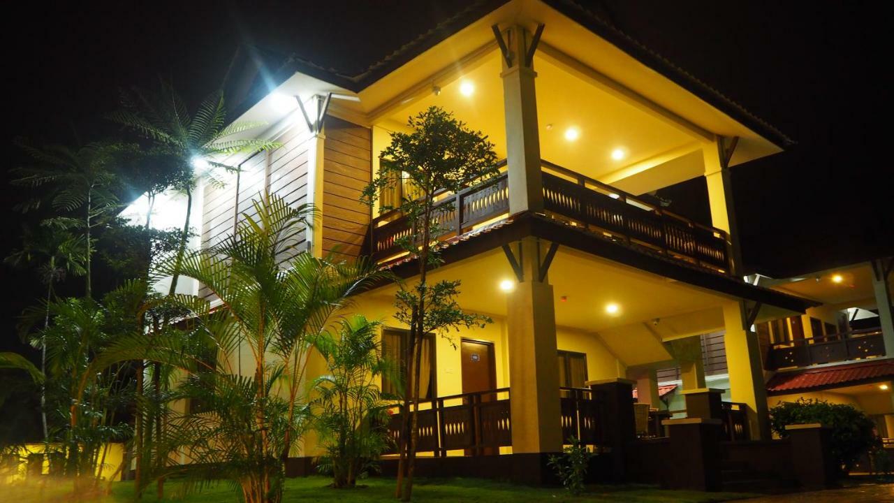 Lotus Seaview Beach Resort, Pengerang Kampung Sungai Rengit Ngoại thất bức ảnh
