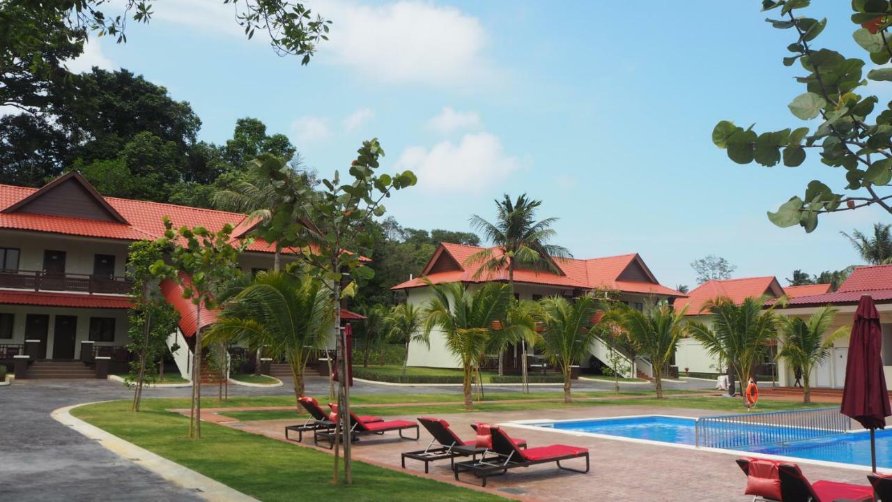 Lotus Seaview Beach Resort, Pengerang Kampung Sungai Rengit Ngoại thất bức ảnh