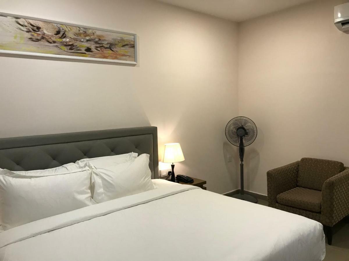 Lotus Seaview Beach Resort, Pengerang Kampung Sungai Rengit Ngoại thất bức ảnh