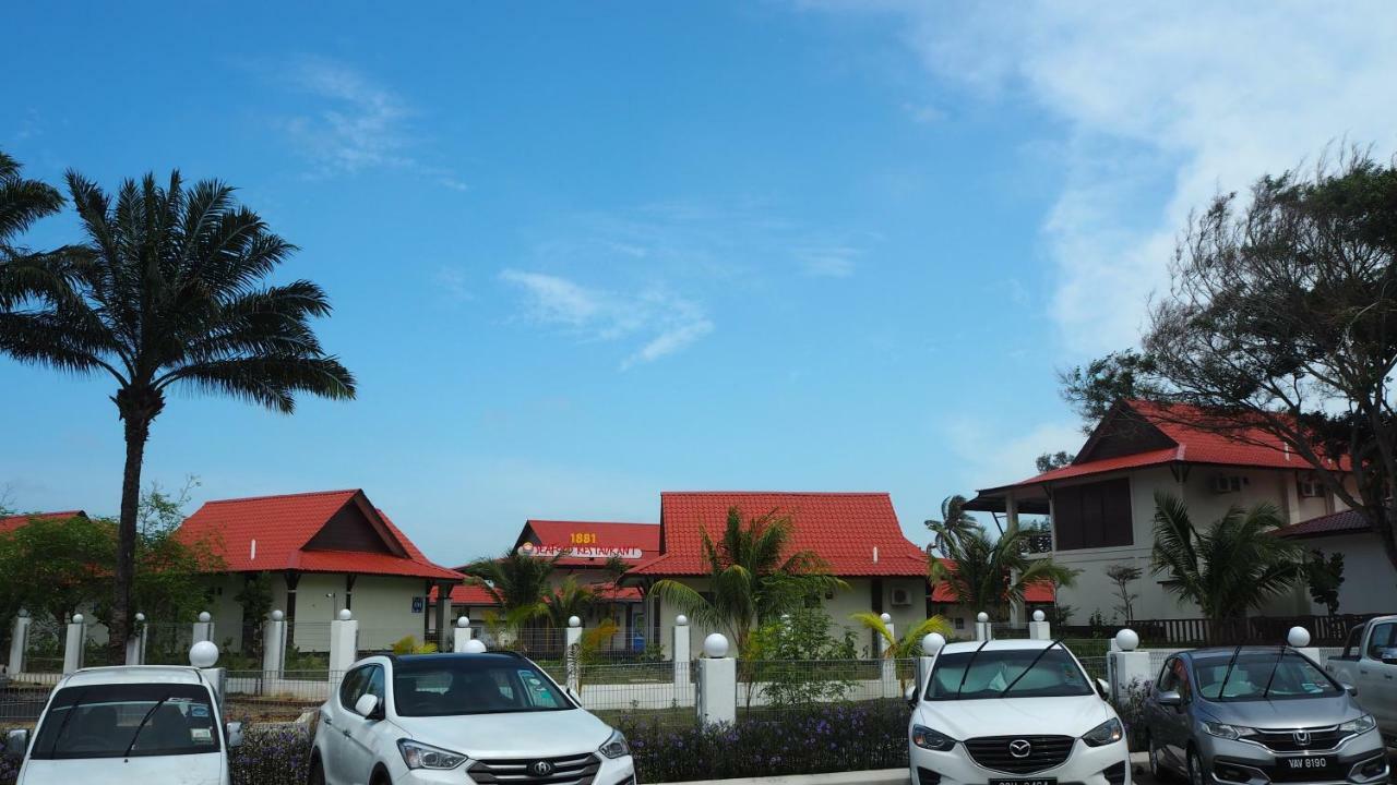 Lotus Seaview Beach Resort, Pengerang Kampung Sungai Rengit Ngoại thất bức ảnh