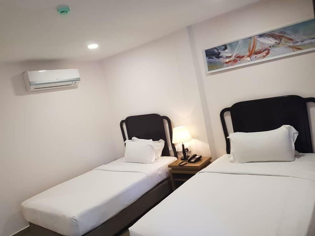Lotus Seaview Beach Resort, Pengerang Kampung Sungai Rengit Ngoại thất bức ảnh