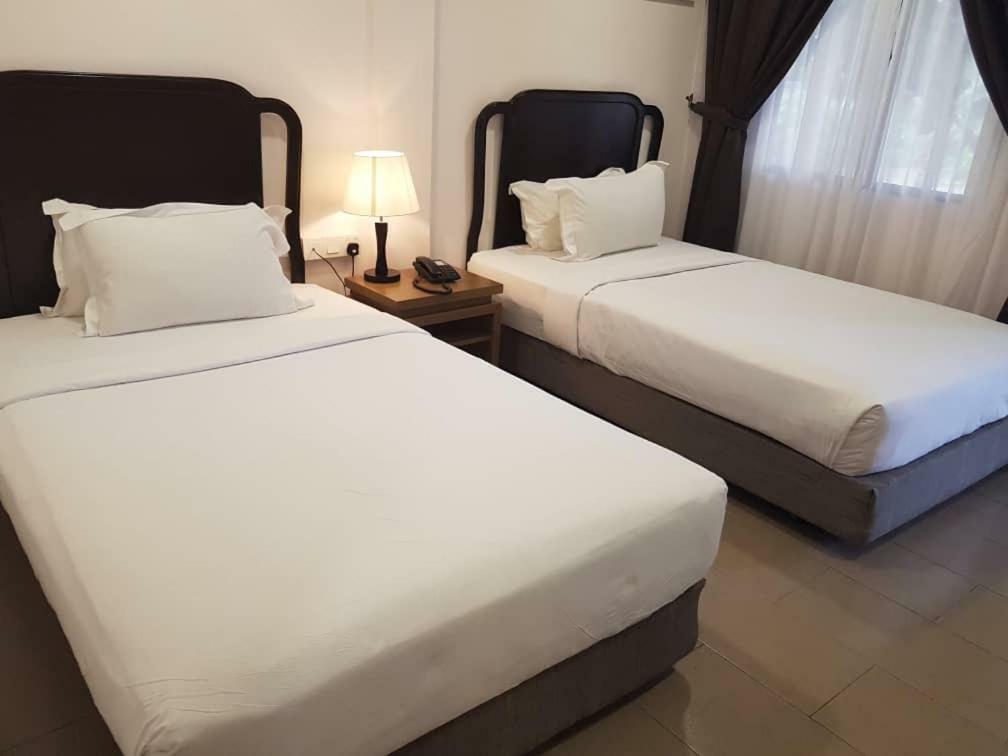 Lotus Seaview Beach Resort, Pengerang Kampung Sungai Rengit Ngoại thất bức ảnh